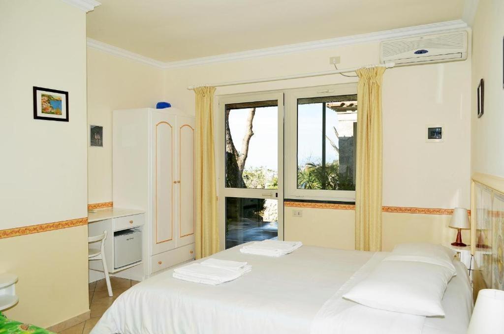 Le Ginestre Di Capri Bb & Holiday House 阿纳卡普里 外观 照片